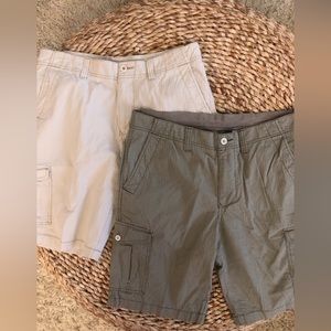 Bundle of 2 Pairs of Tommy Bahama Men’s Cargo Shorts 35